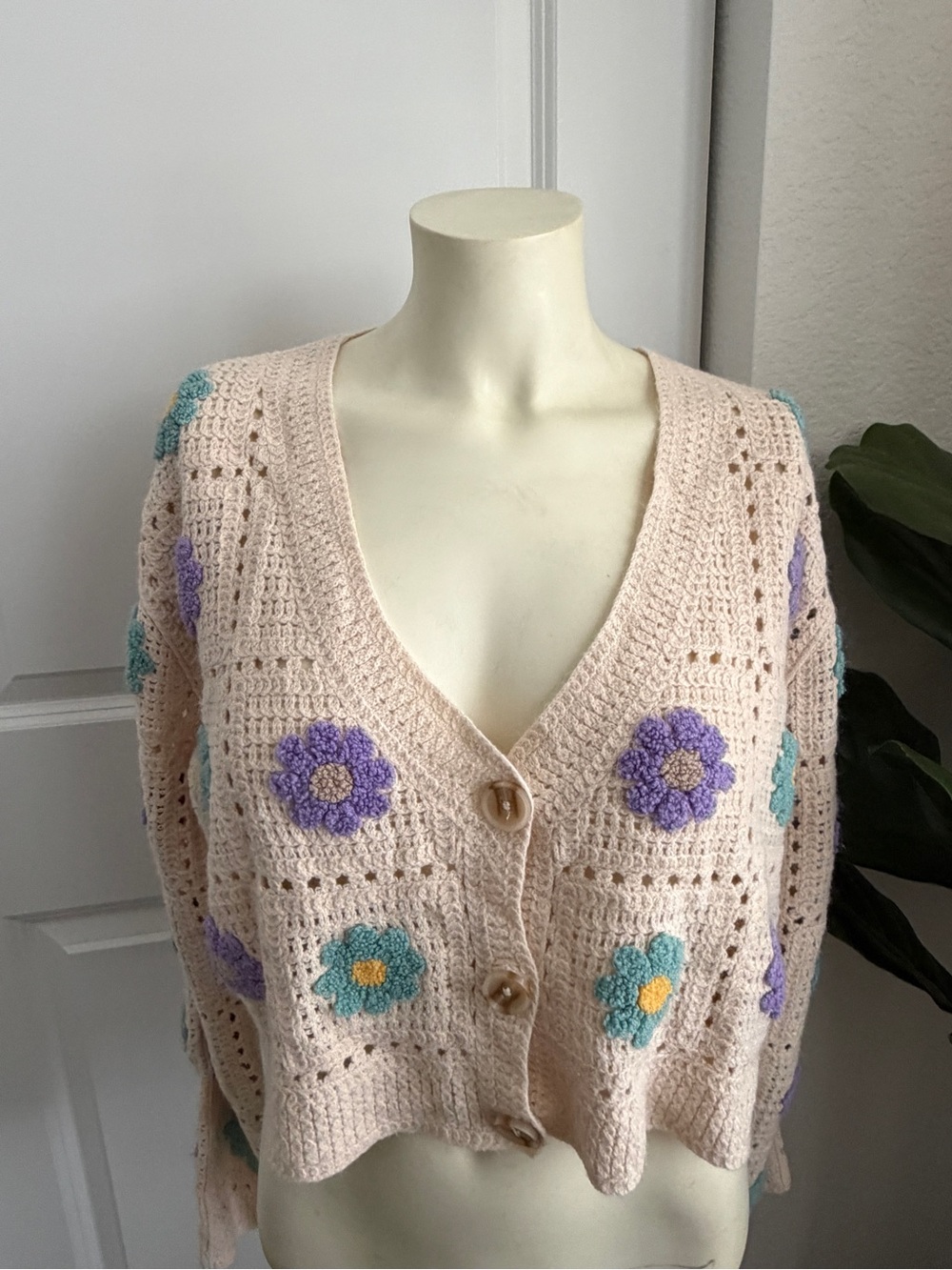 SO Crochet Knit Flower Cardigan Sweater Cream Boho Chunky Grannycore S